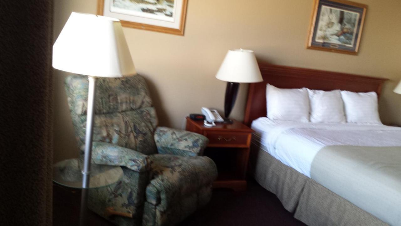 Dakota Inn Huron エクステリア 写真